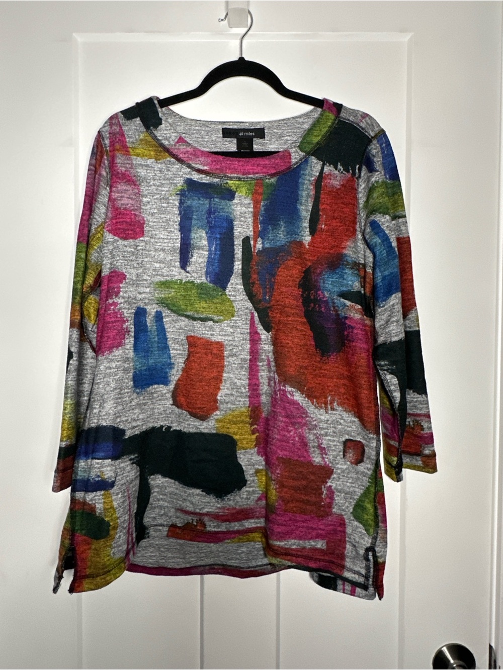Ali Miles Gray Abstract Brushstroke Tunic with Multicolor Accents